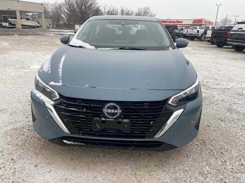 Nissan Sentra Vehicle Image 02