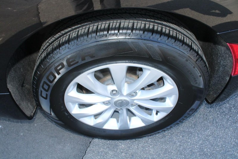 Chrysler Pacifica Vehicle Full-screen Gallery Image 07