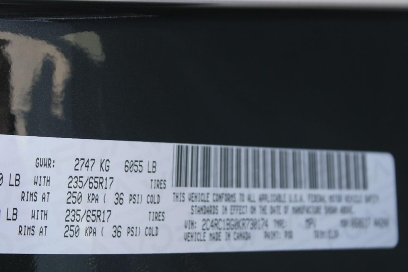 Chrysler Pacifica Vehicle Full-screen Gallery Image 17