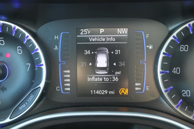 Chrysler Pacifica Vehicle Full-screen Gallery Image 19