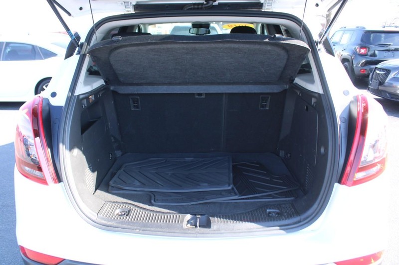 Buick Encore Vehicle Full-screen Gallery Image 06