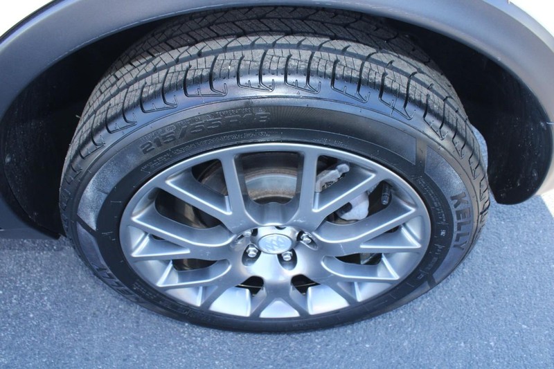 Buick Encore Vehicle Full-screen Gallery Image 07