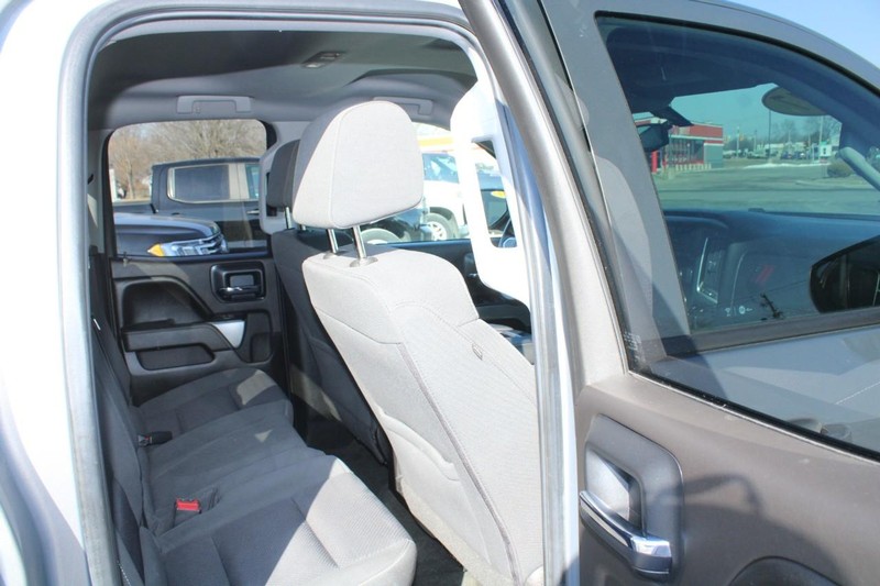 Chevrolet Silverado 1500 Vehicle Full-screen Gallery Image 12