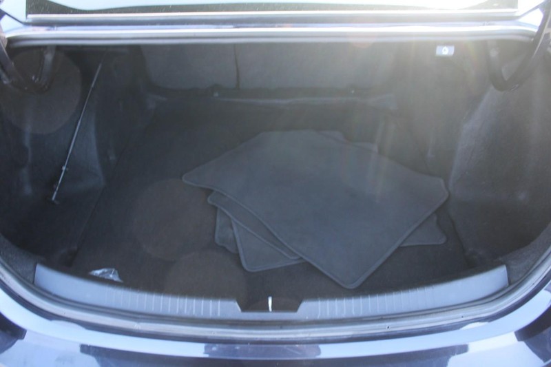 Chevrolet Malibu Vehicle Full-screen Gallery Image 06