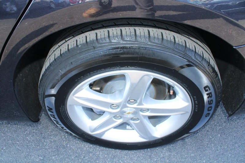 Chevrolet Malibu Vehicle Full-screen Gallery Image 07