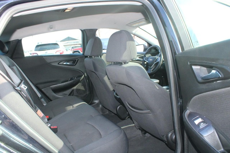 Chevrolet Malibu Vehicle Full-screen Gallery Image 12