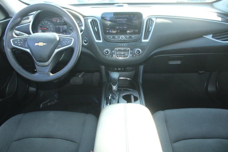 Chevrolet Malibu Vehicle Full-screen Gallery Image 13