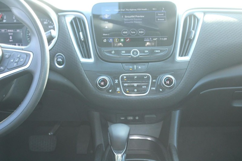 Chevrolet Malibu Vehicle Full-screen Gallery Image 15