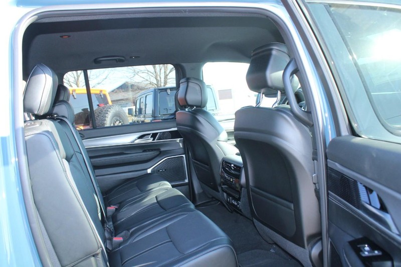 Jeep Grand Wagoneer Vehicle Image 04