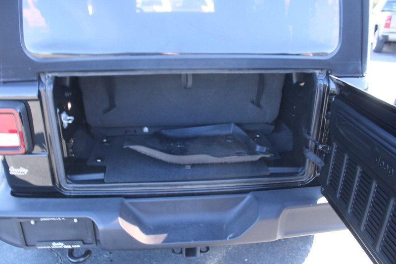 Jeep Wrangler Vehicle Image 06
