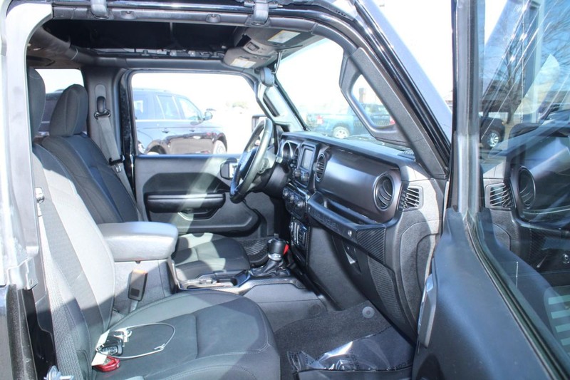 Jeep Wrangler Vehicle Image 11