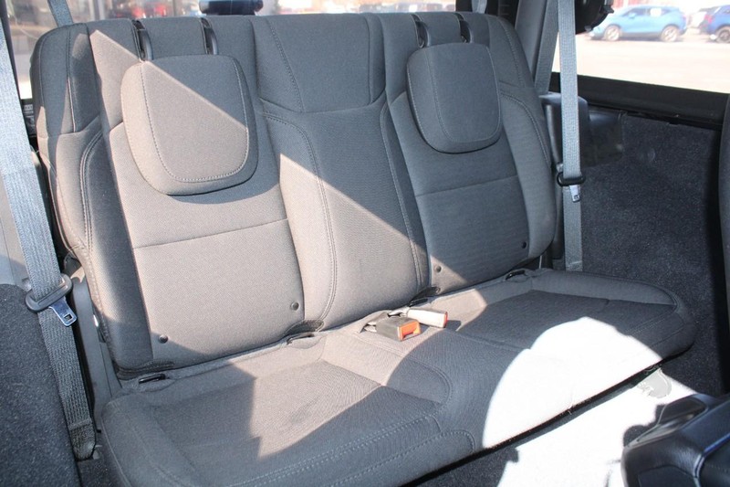 Jeep Wrangler Vehicle Image 12