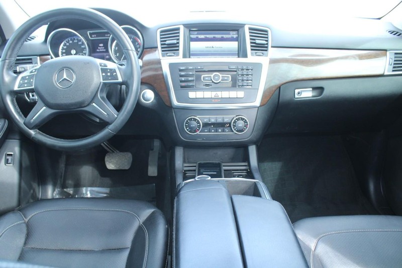 Mercedes-Benz M-Class Vehicle Image 13