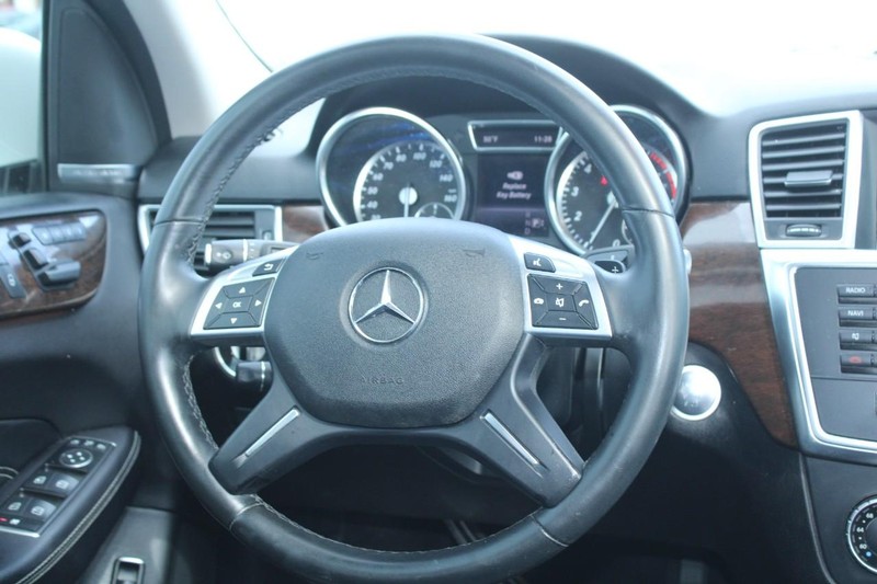 Mercedes-Benz M-Class Vehicle Image 14