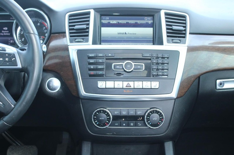 Mercedes-Benz M-Class Vehicle Image 15