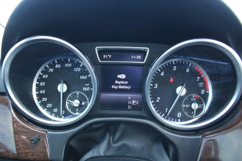 Mercedes-Benz M-Class Vehicle Image 18