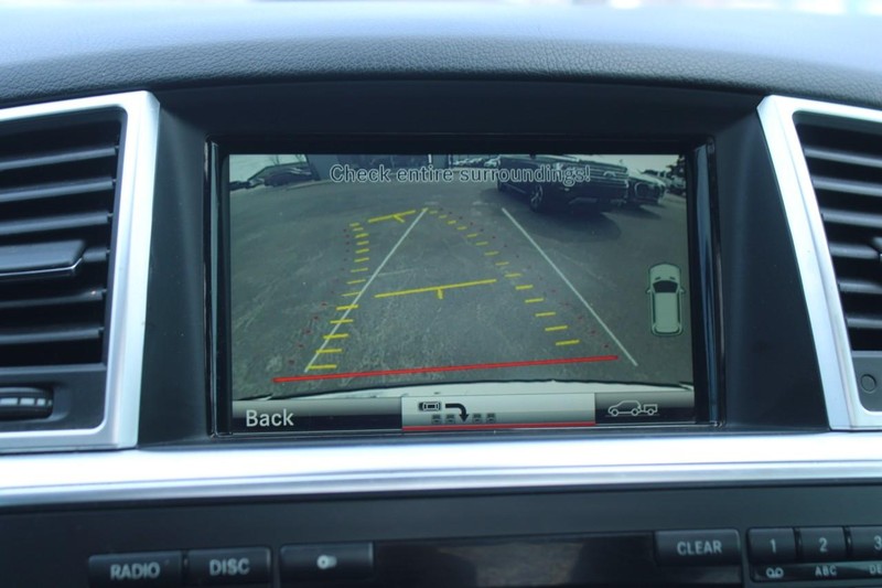 Mercedes-Benz M-Class Vehicle Image 19