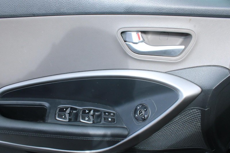 Hyundai Santa Fe XL Vehicle Image 09