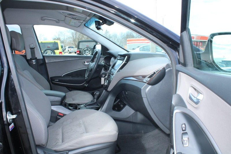 Hyundai Santa Fe XL Vehicle Image 11