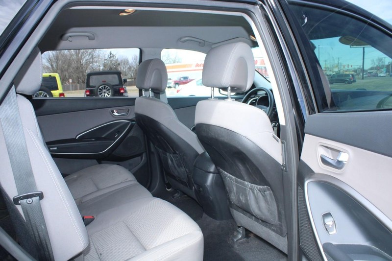 Hyundai Santa Fe XL Vehicle Image 12