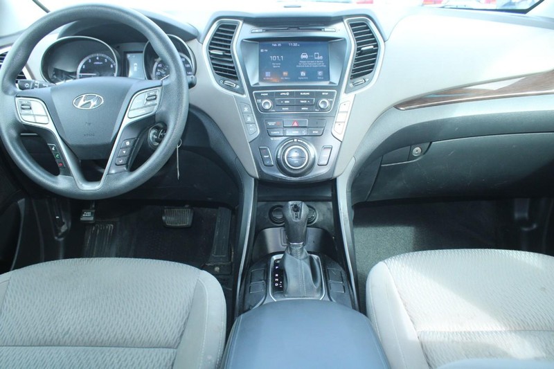 Hyundai Santa Fe XL Vehicle Image 13