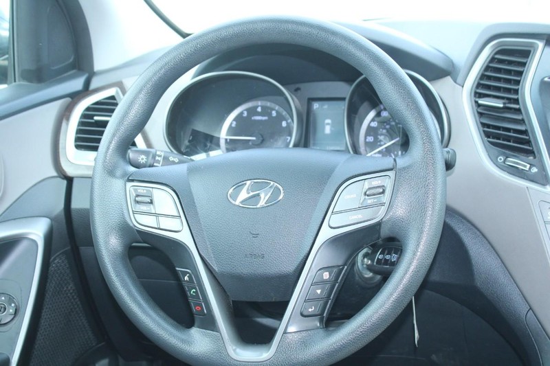 Hyundai Santa Fe XL Vehicle Image 14