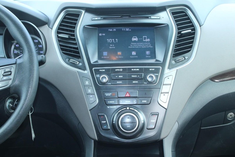 Hyundai Santa Fe XL Vehicle Image 15