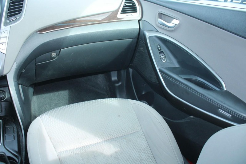 Hyundai Santa Fe XL Vehicle Image 16