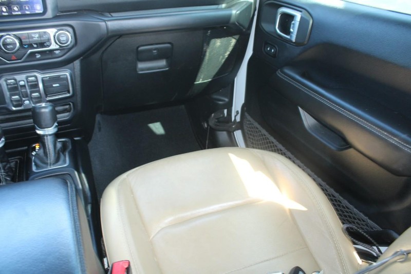 Jeep Wrangler Unlimited Vehicle Image 16