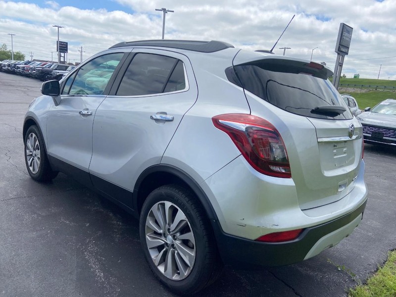 Buick Encore Vehicle Full-screen Gallery Image 04