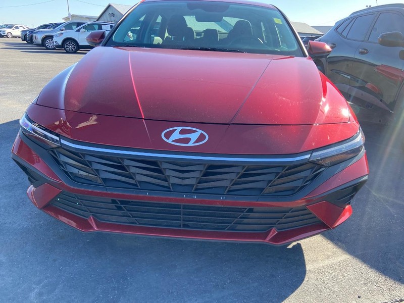 Hyundai Elantra Vehicle Image 02