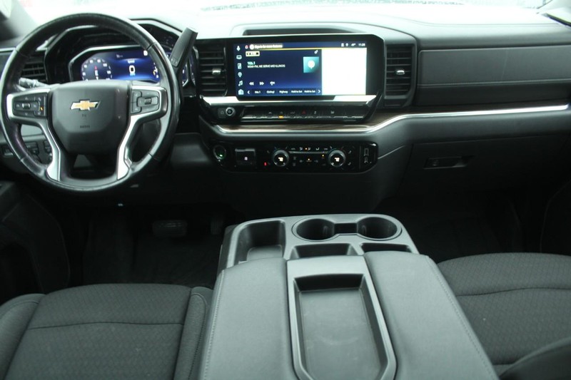 Chevrolet Silverado 1500 Vehicle Full-screen Gallery Image 13