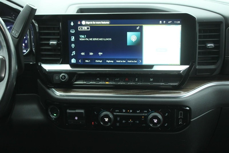 Chevrolet Silverado 1500 Vehicle Full-screen Gallery Image 15