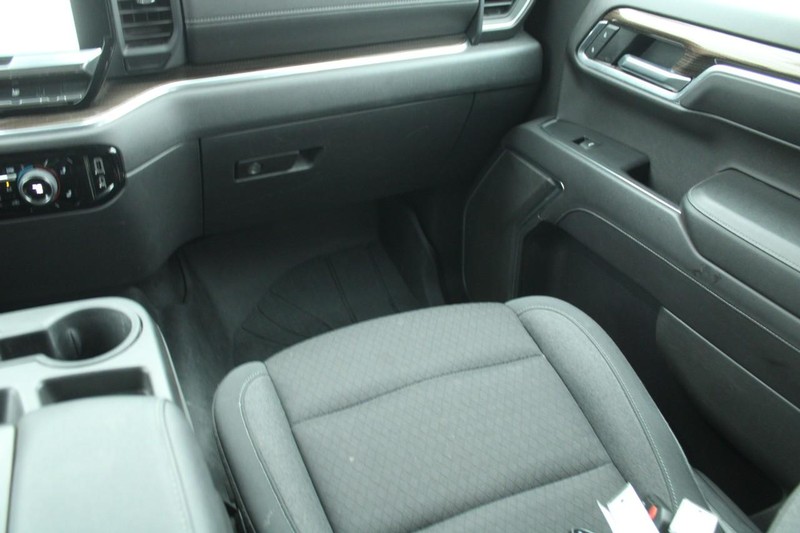 Chevrolet Silverado 1500 Vehicle Full-screen Gallery Image 16