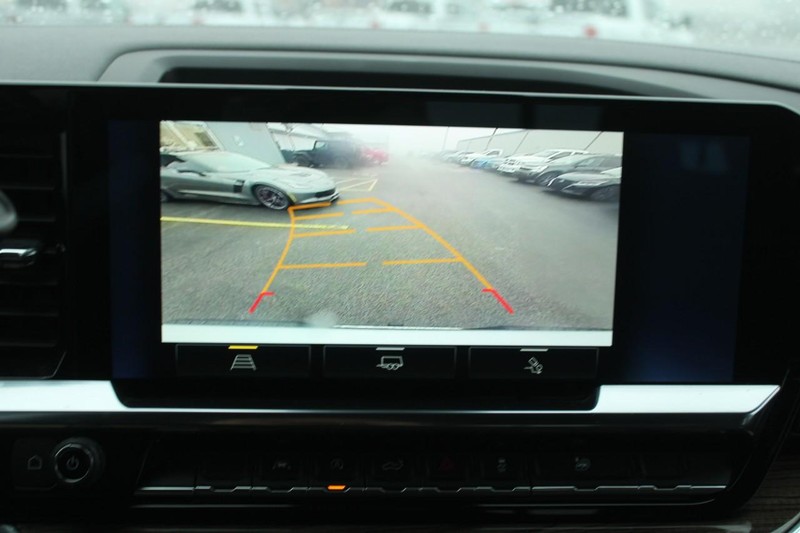 Chevrolet Silverado 1500 Vehicle Full-screen Gallery Image 20