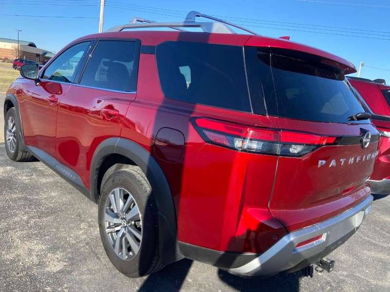 Nissan Pathfinder Vehicle Image 04