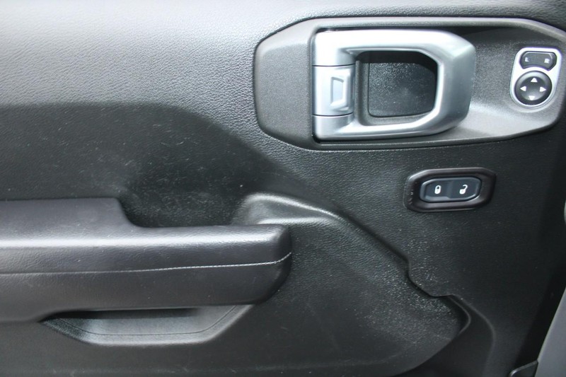 Jeep Gladiator Vehicle Image 09