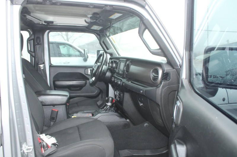 Jeep Gladiator Vehicle Image 11