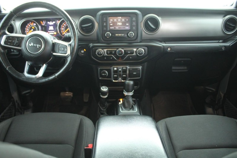 Jeep Gladiator Vehicle Image 13