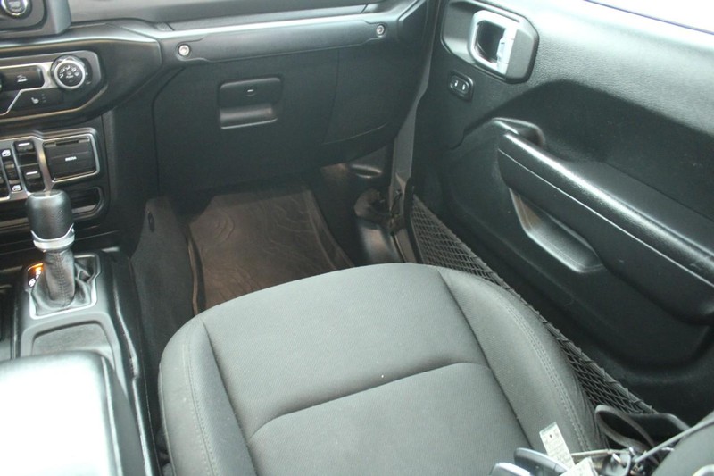 Jeep Gladiator Vehicle Image 16