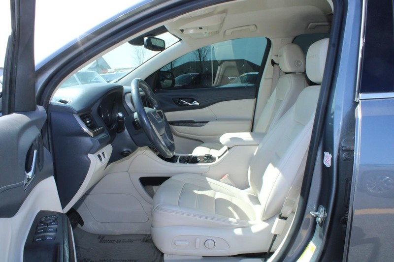 GMC Acadia Vehicle Image 08