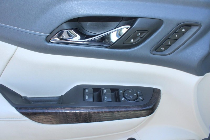 GMC Acadia Vehicle Image 09