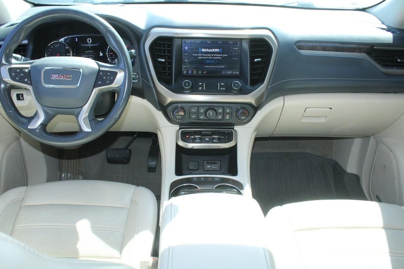 GMC Acadia Vehicle Image 13