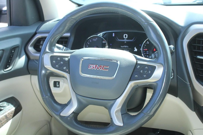 GMC Acadia Vehicle Image 14