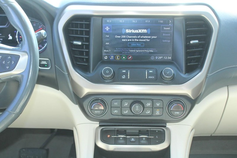 GMC Acadia Vehicle Image 15