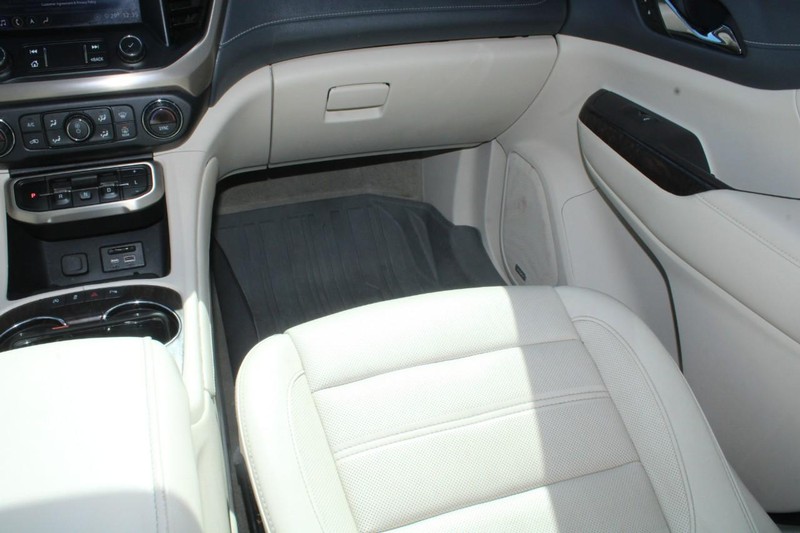 GMC Acadia Vehicle Image 16