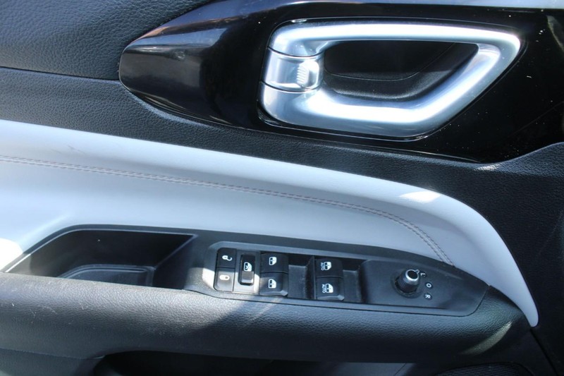 Jeep Compass Vehicle Image 09