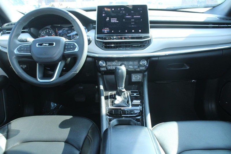 Jeep Compass Vehicle Image 13