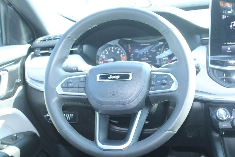 Jeep Compass Vehicle Image 14