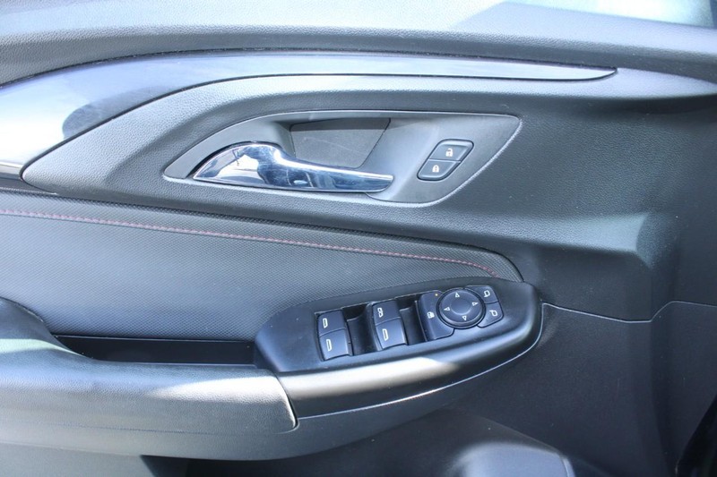 Chevrolet TrailBlazer Vehicle Full-screen Gallery Image 09